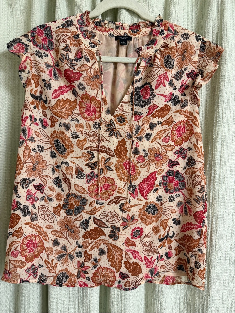 Ann Taylor Floral V-Neck Cap Sleeve Blouse in Cream, Pink, Brown